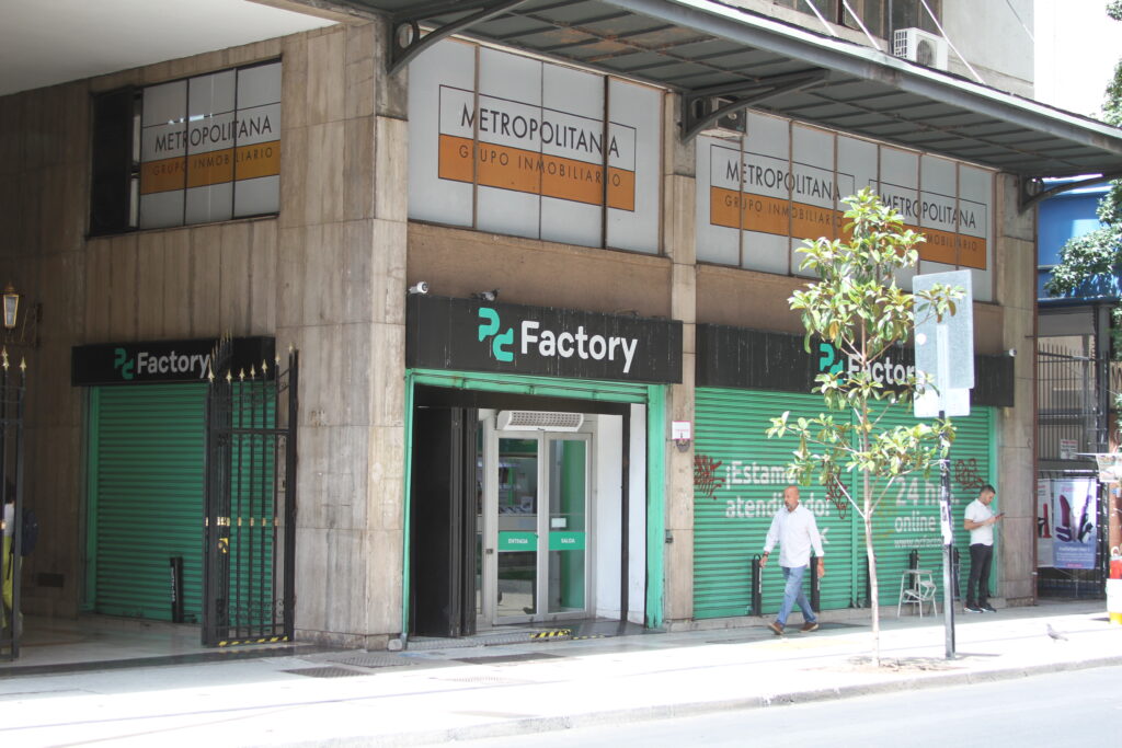 Local comercial ubicado en Agustinas n° 818, esquina San Antonio